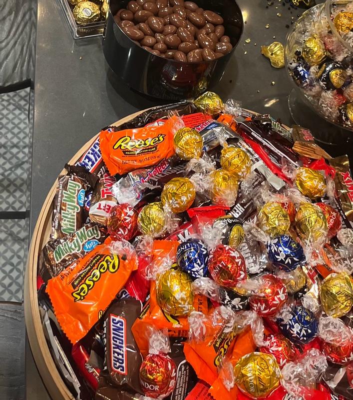 【MLBショコラ】記念硬貨 5,000円 4枚セット Buy Lindt Lindor Valentine's Milk Chocolate Candy Truffles, 5.1oz