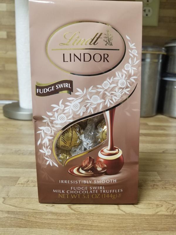 Fudge Swirl Chocolate LINDOR Truffles 800-pc Case (353 oz)