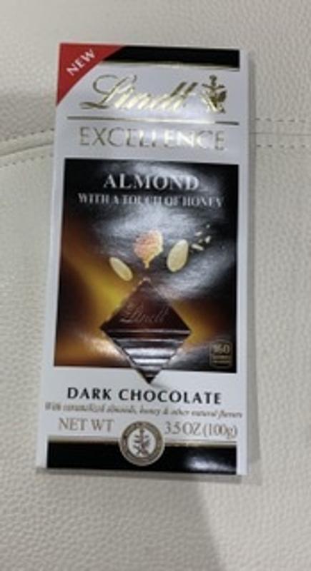 Lindt - HONEYページ Almond Touch of Honey EXCELLENCE Bar (3.5 oz)