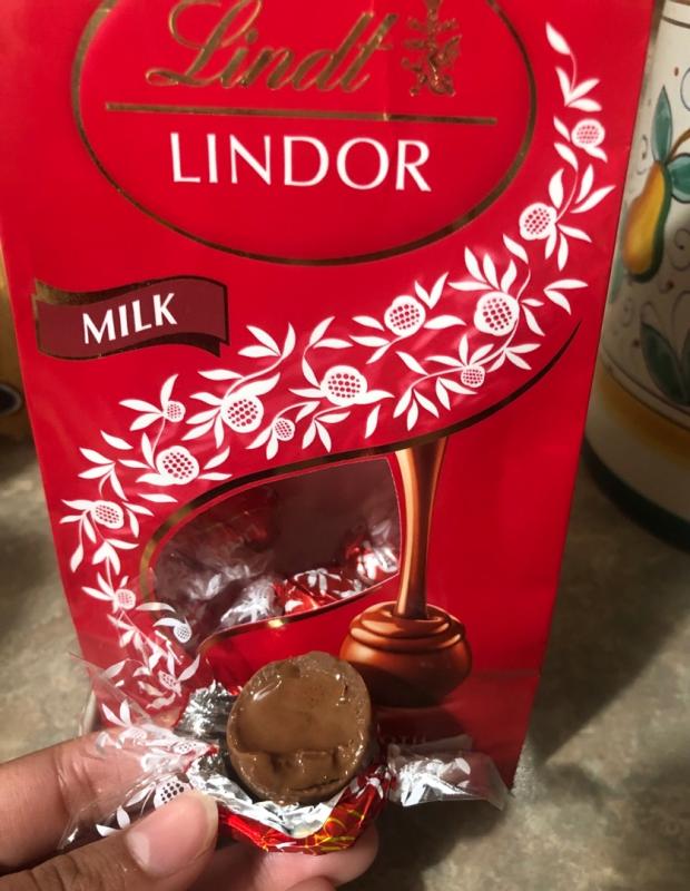 Milk Chocolate LINDOR Gift Box (12-pc, 5.1 oz)