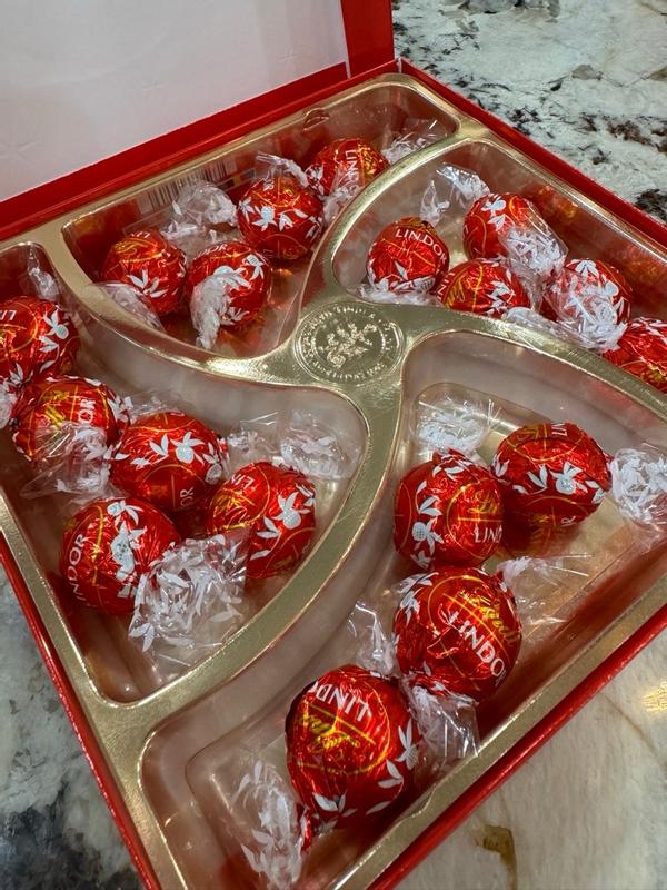 Buy Lindt LINDOR Milk Chocolate Truffles Holiday Gift Box, 7.6 oz