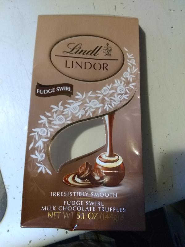 Fudge Swirl Chocolate LINDOR Truffles 800-pc Case (353 oz)