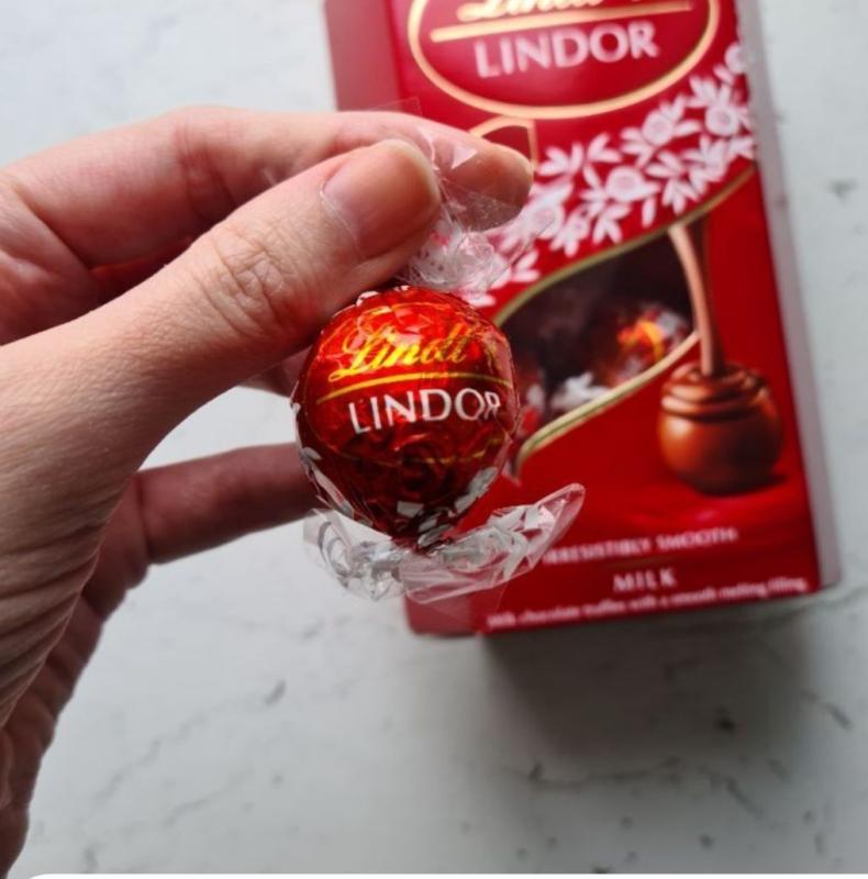 Milk Chocolate LINDOR Gift Box (12-pc, 5.1 oz)