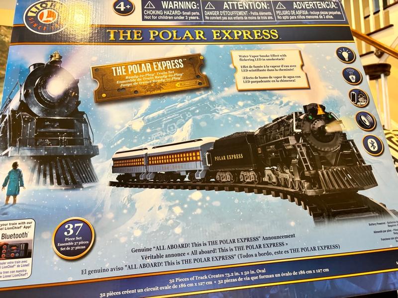 THE POLAR EXPRESS Ready to Play Train Set w Bluetooth