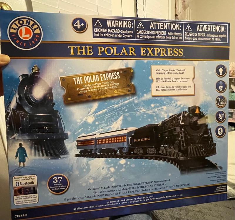 THE POLAR EXPRESS Ready to Play Train Set w Bluetooth