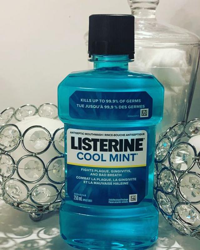 Listerine Cool Mint Antiseptic Mouthwash to Kill 99% of Germs That Cause  Bad Breath, Plaque and Gingivitis, Cool Mint Flavor, 1 L (Pack of 2)