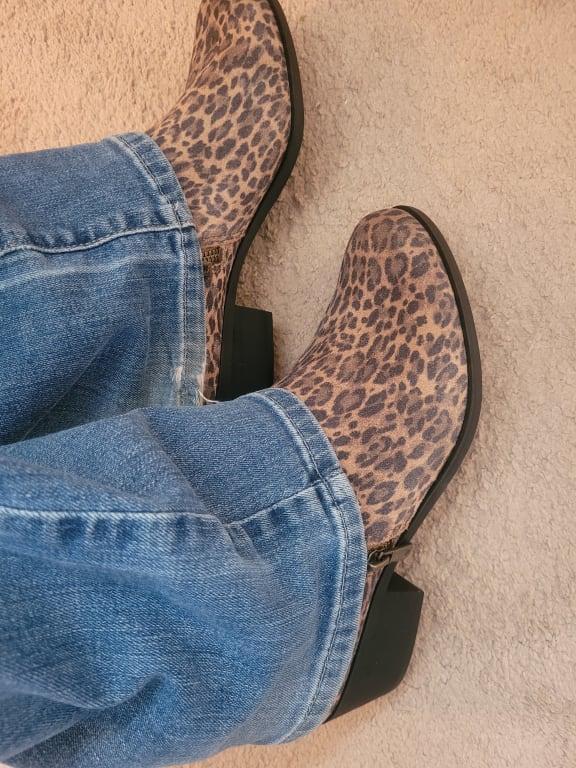 Customer photo for "Live my Leopard boots!"