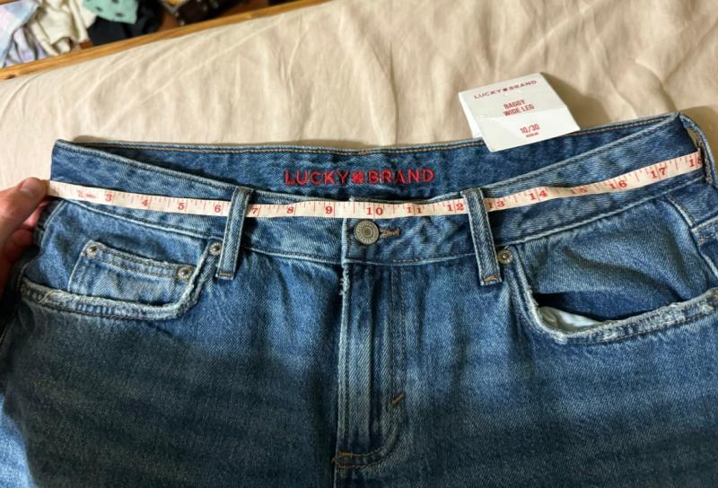 Customer photo for "Oversized waist, not accuracte to size guide"