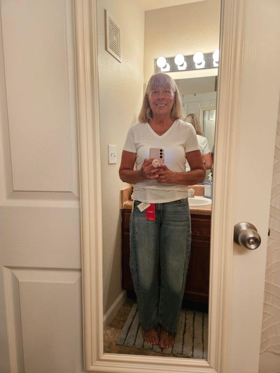 Size 6, perfect fit!! 5' 5" 140#