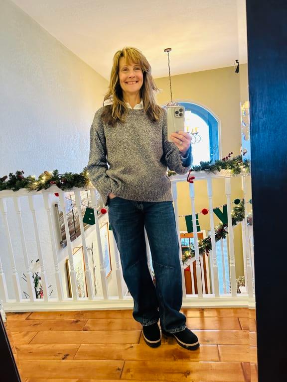 Rocking the barrel jeans!