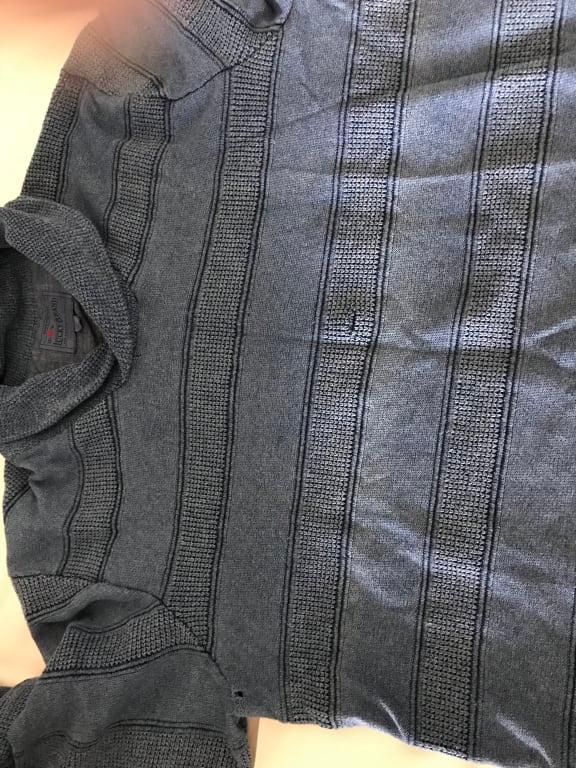 3 holes sweater worn only once