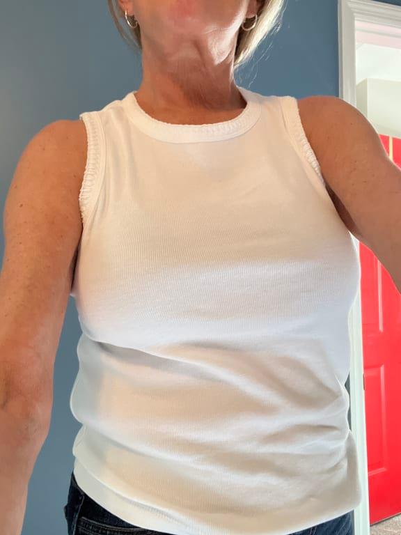 Nice wide shoulder straps kinda cropped