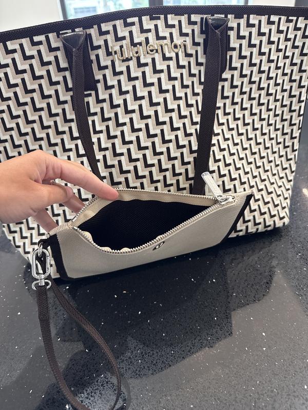 【lululemon】上品な柄〇クラシック ニット〇トートバッグ☆18L Classic Knit Tote Bag 18L | Women's Bags,Purses,Wallets