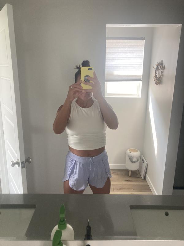 I’m 5’4 size small w no hips… I’m pretty much bult like a man