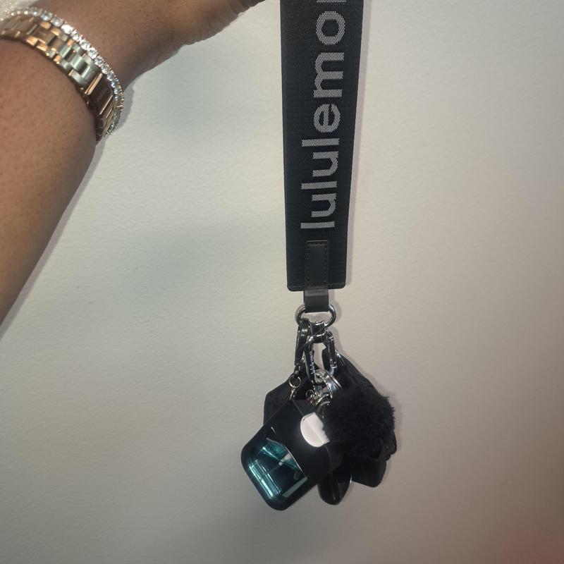 とても便利♪【lululemon】 ★カード収納＆キーリング付き★ Keychain Card Holder | lululemon