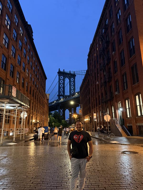 Dumbo with my lululemon pace breaker pant