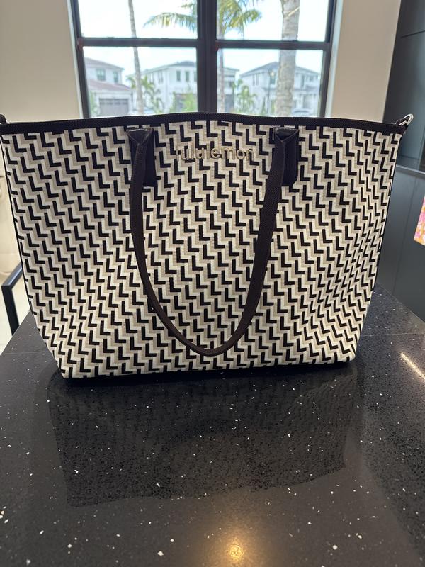 【lululemon】上品な柄〇クラシック ニット〇トートバッグ☆18L Classic Knit Tote Bag 18L | Women's Bags,Purses,Wallets