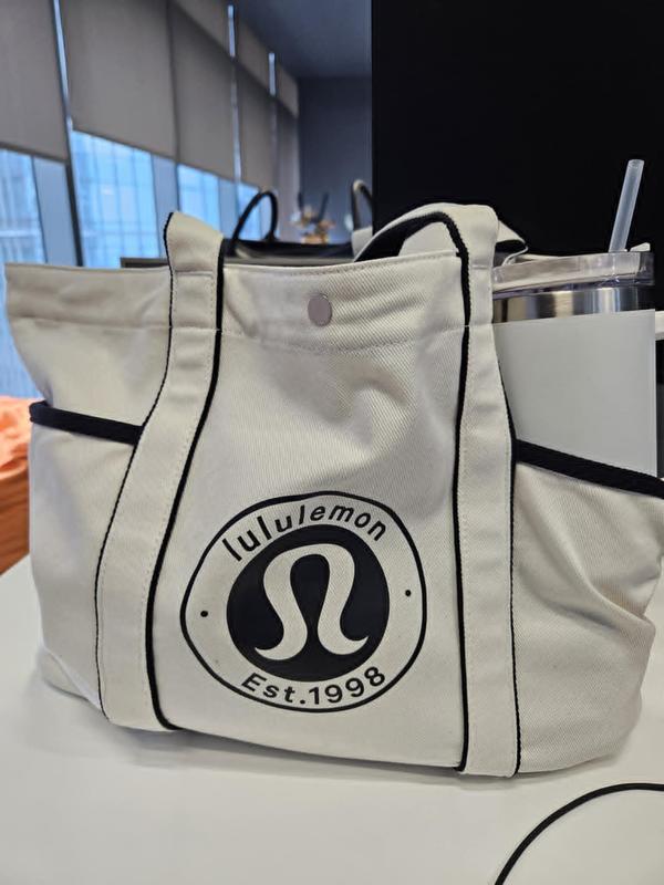 バッグ HLT Daily Logo Tote monotone Daily Multi-Pocket Canvas Tote Bag 20L *Logo | lululemon SG