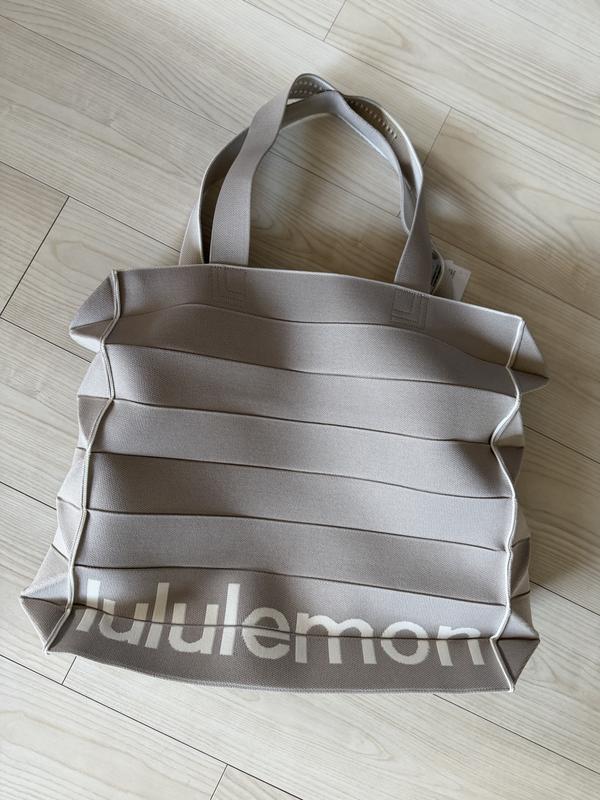 Fold It Hold It トートバッグ 22L | バッグ | Lululemon JP