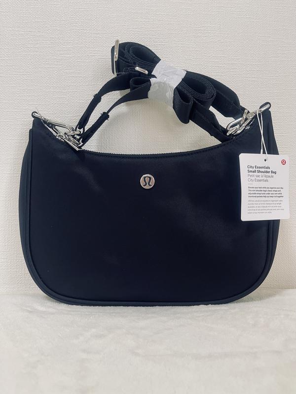 ●lululemonン●City Essentials スモールショルダーバッグ City Essentials スモールショルダーバッグ | バッグ | Lululemon JP