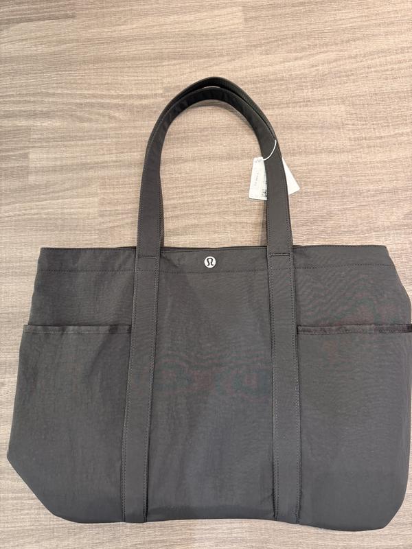 デイリーマルチポケット トートバッグ 20L | バッグ | Lululemon JP