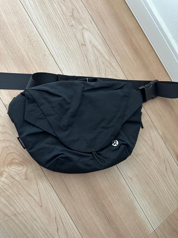 lululemon カーブ クロスボディバッグ 3L カーブ クロスボディバッグ 3L | バッグ | Lululemon JP