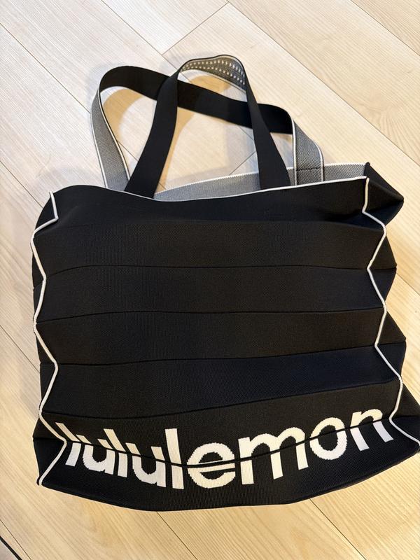 Fold It Hold It トートバッグ 22L | バッグ | Lululemon JP
