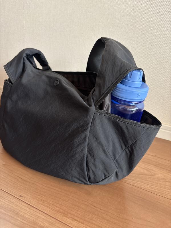 ラージ スラウチー スリングバッグ 13L | バッグ | Lululemon JP