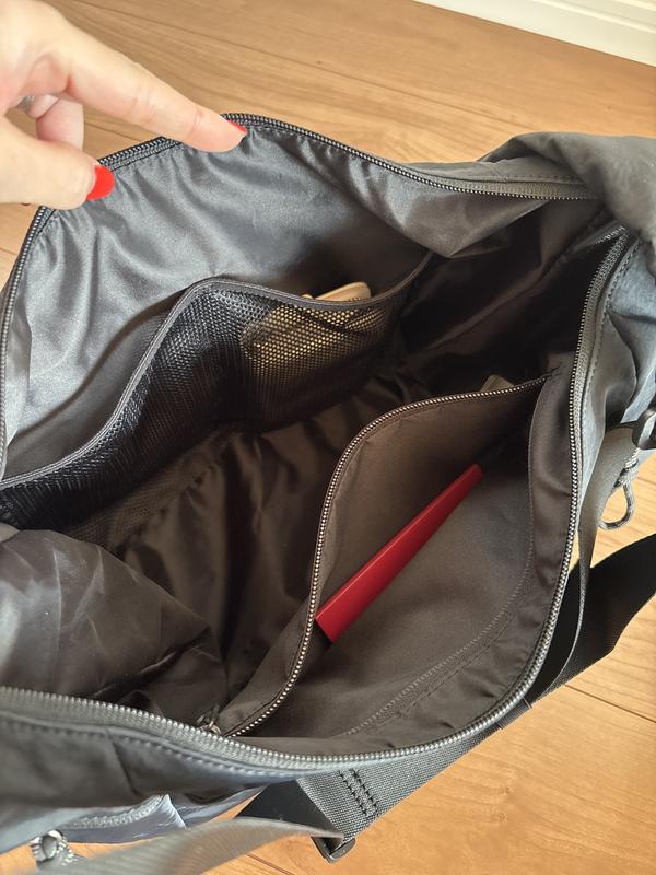 ラージ スラウチー スリングバッグ 13L | バッグ | Lululemon JP