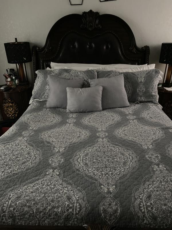 Master bedroom, for any room any season!