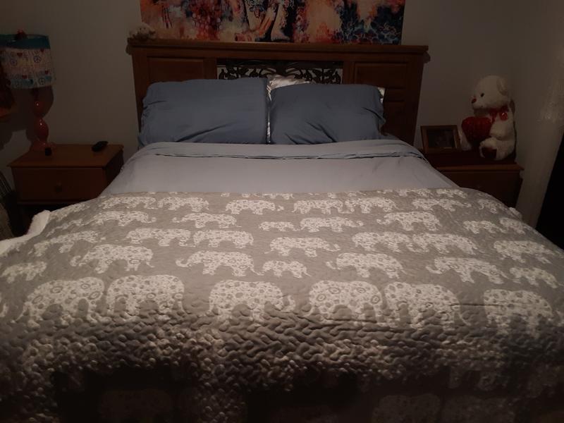 Lush decor shepa blanket w/elephant's