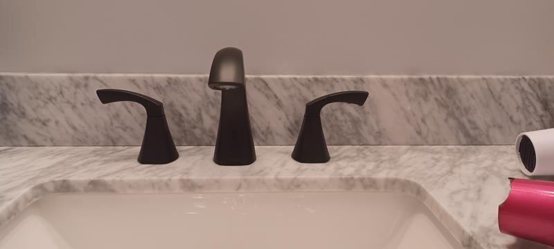 Moen Lindor Brushed Nickel Single Handle Bathroom Faucet 4 in. 