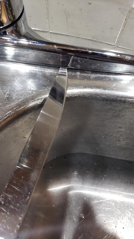 Gap allowing knife to slide under.