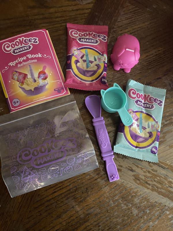 Cookeez Makery - Unboxing & How To! What will we make?! 