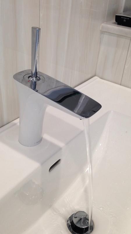 hansgrohe PuraVida Avantgarde Luxury Easy Clean 1-Handle 14-inch Tall Bathroom Sink Faucet in White Chrome, 15072401 並行輸入品 - 1