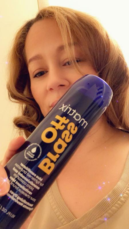 Keep brassy tones at bay with Matrix Brass Off Conditioner! 💙 Transform your hair with vibrant, cool-toned locks."