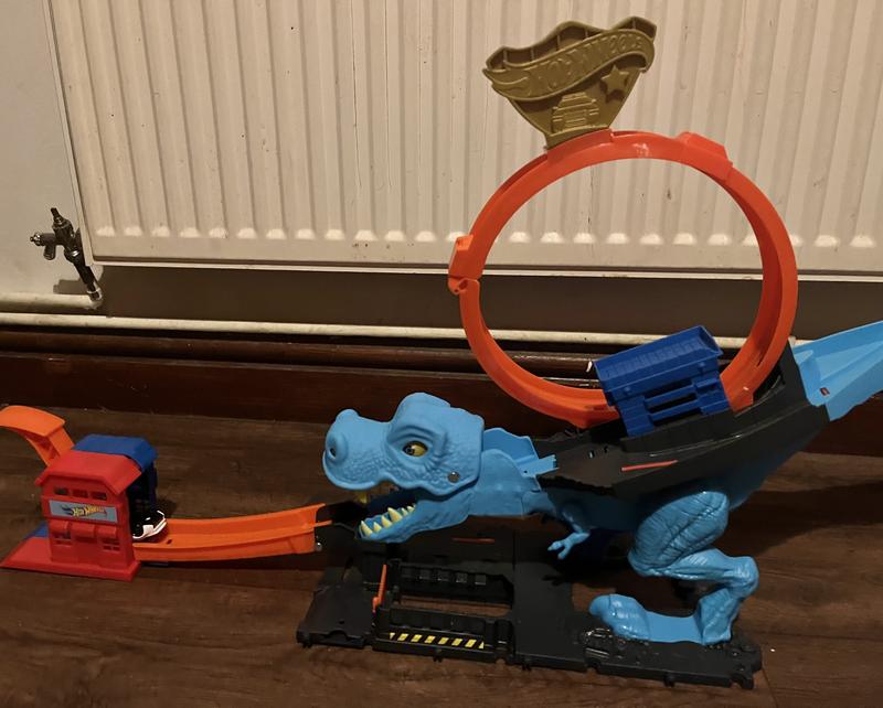 Hot Wheels City T-Rex Chomp-Down Track Set with a Huge Loop & 1:64 Scale  Toy Car 