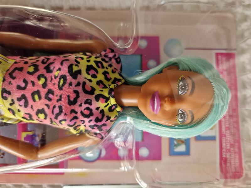 Nice and tanned barbie or us she over make upped?