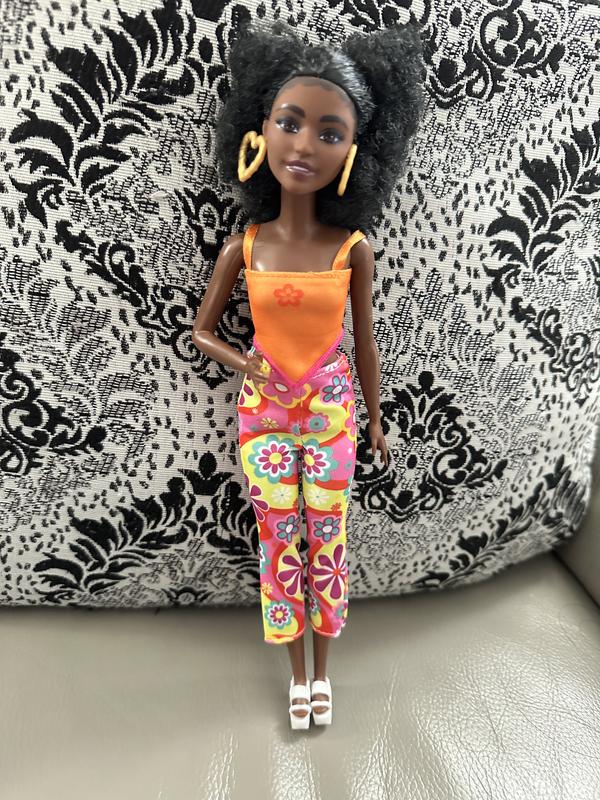 Barbie Doll, Kids Toys, Curly Black Hair and Petite Body Type, Barbie  Fashionistas, Y2K-Style Clothes and Accessories