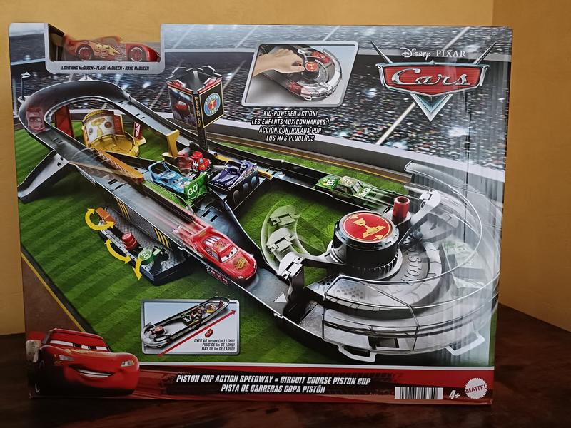 Lightning mcqueen race track set online