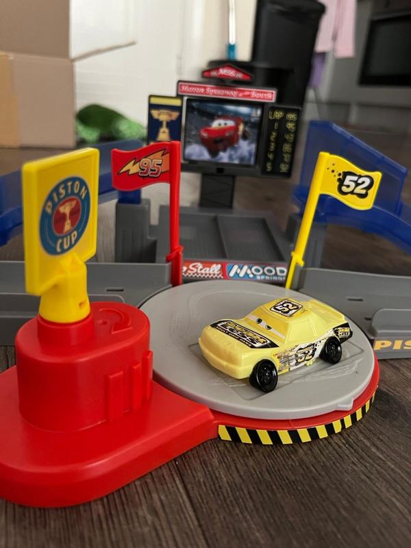 Customer carousel item 6.