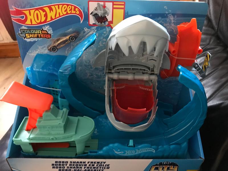 Hot Wheels City Color Changing Robot Shark Play Set – Square Imports