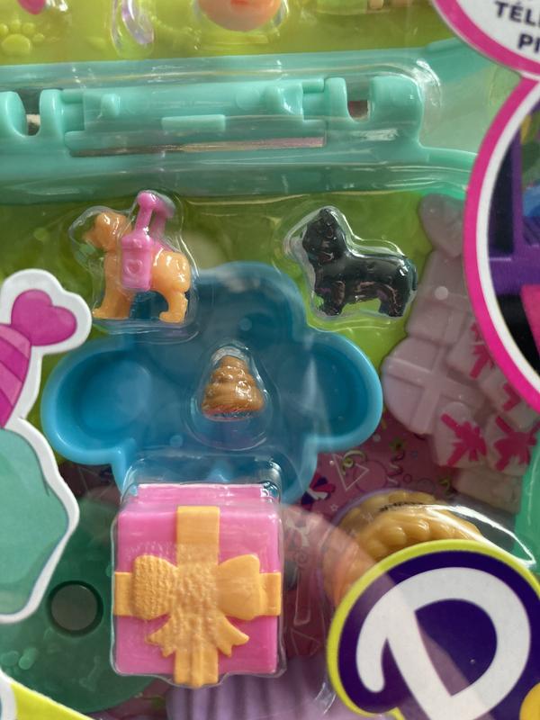 Little dogs and the little poo almost the same size as them lol