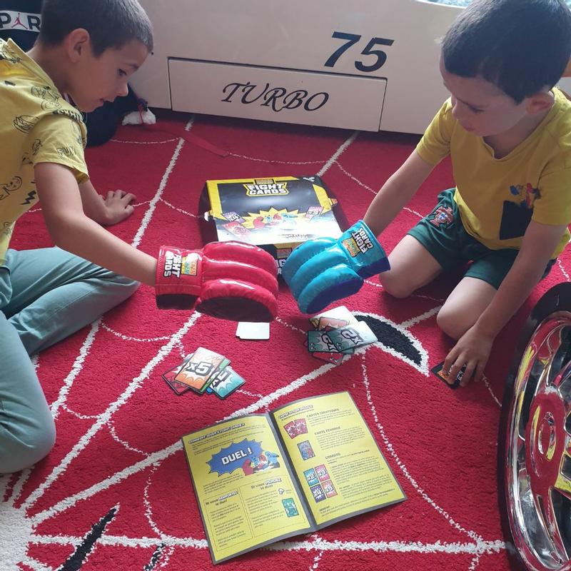 Mattel Rock 'EM Sock'EM Robots Fight Cards – Partyspiel Mit Boxhandschuhen Für Kinder & Erwachsene