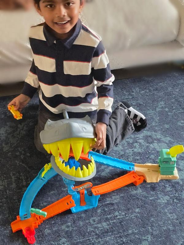 Customer carousel item 6.