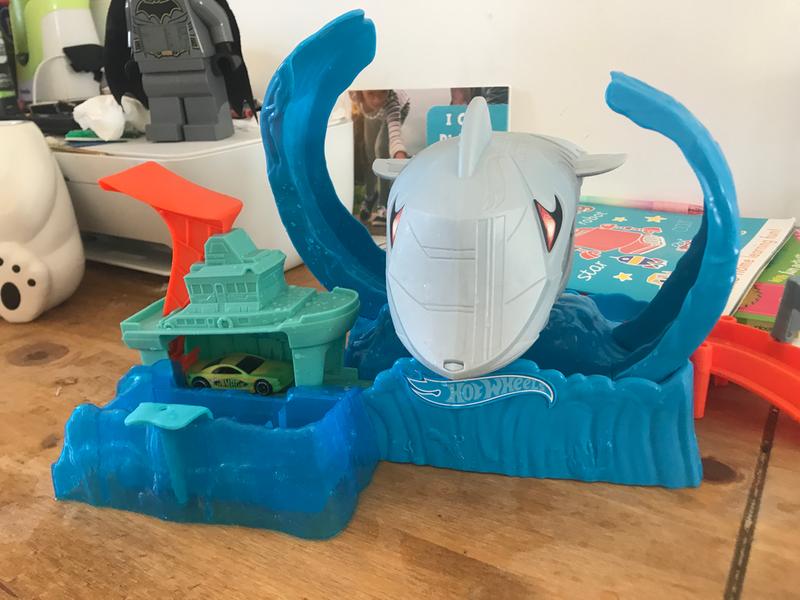 Hot Wheels City Color Changing Robot Shark Play Set – Square Imports