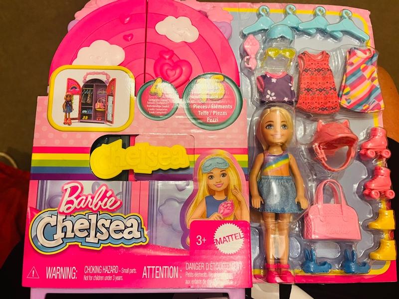 Barbie Chelsea Pack Accessoires HHM59 Ärmelloses Kleid + Schuhe und Zubehör für Tee