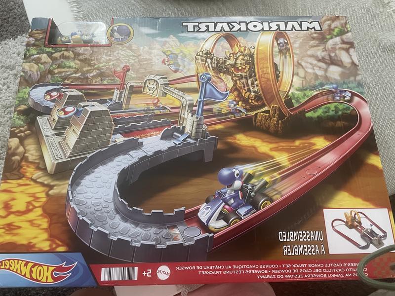 Hot Wheels Mario Kart Bowser's Castle Chaos Modular Track with Side by Side  Racing Lap Flags and Bowser Figure Connects to Other Sets Gift idea for