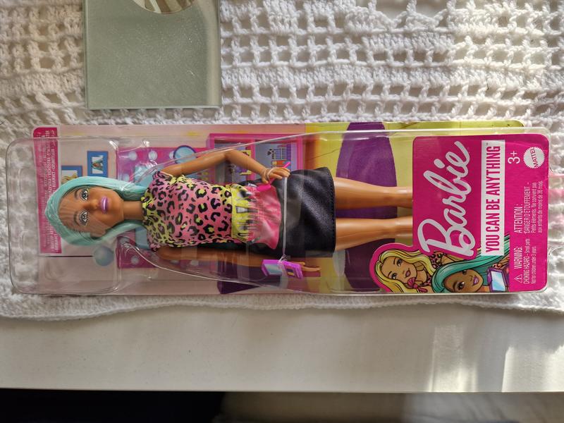 Nice little makeup pallet included