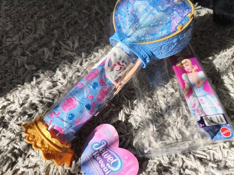 Customer carousel item 15.